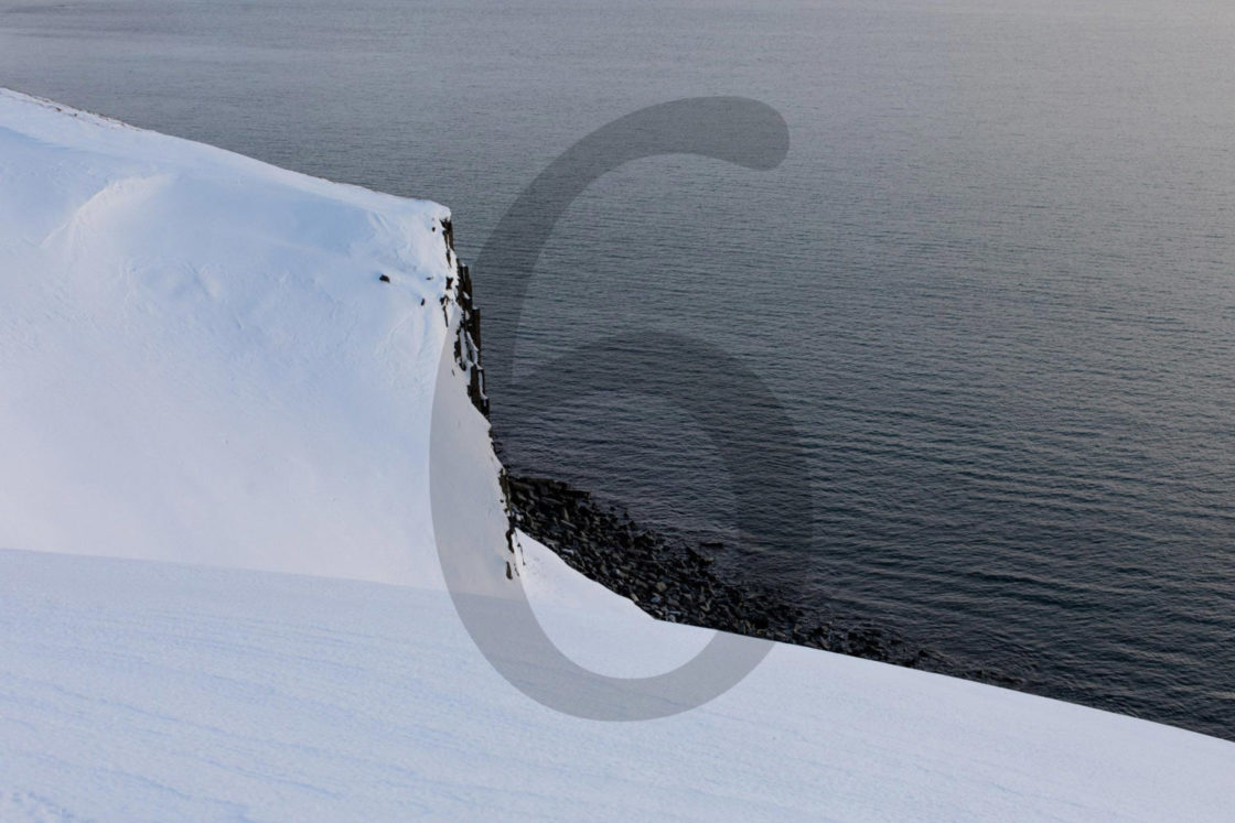 Islands Schnee und Meer_by Nicole Heiling