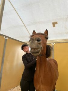 Johanna und Björt in der Zeltbox 