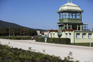 Die Trabrennbahn in Bden_Richtturm_Foto von Sandra Tögel